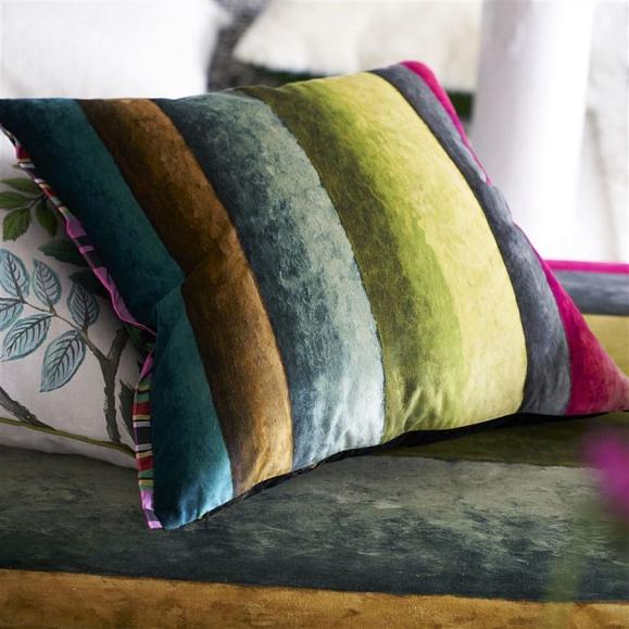 Подушка CCDG1214, Porcelaine de Chine Velours, Noir, Designers Guild 55 x 55см