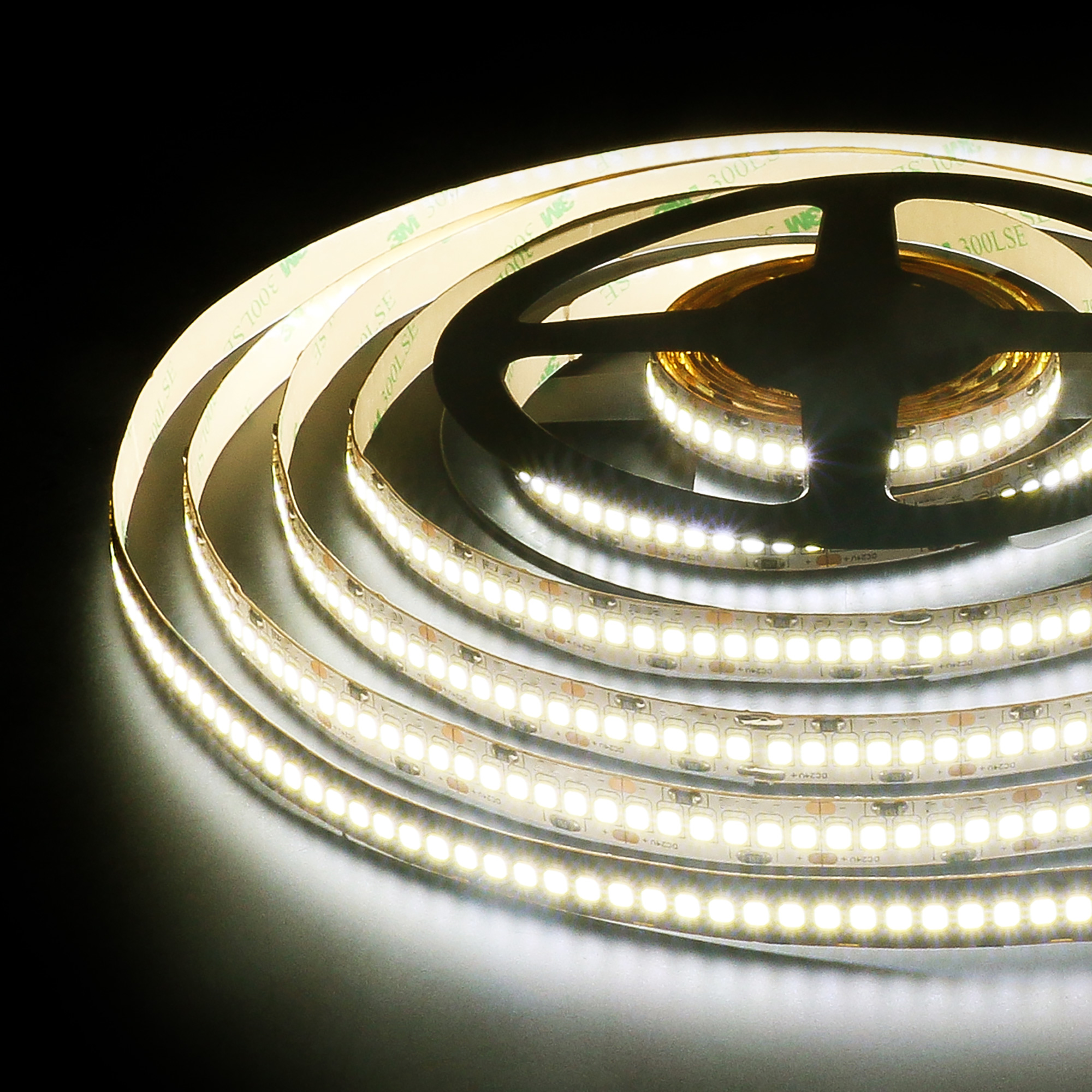 Светодиодная лента Elektrostandard 12V 24W 240Led 2835 IP20 дневной белый, 5м 4690389151637 a050175