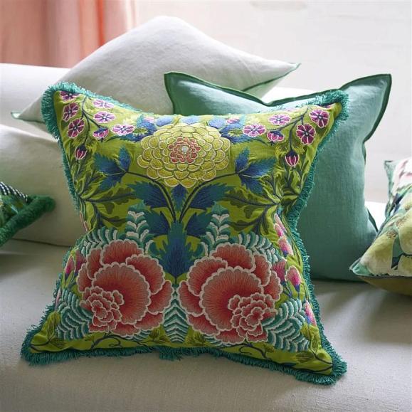 Подушка CCDG1464, Brocart Decoratif Embroidered, Lime, Designers Guild 50 x 50см