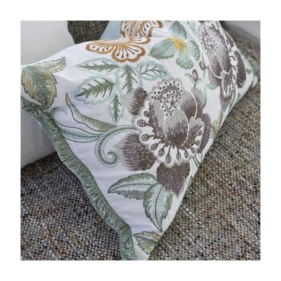 Подушка CCDG1502, Isabella Embroidered, Cameo, Designers Guild 60 x 45см
