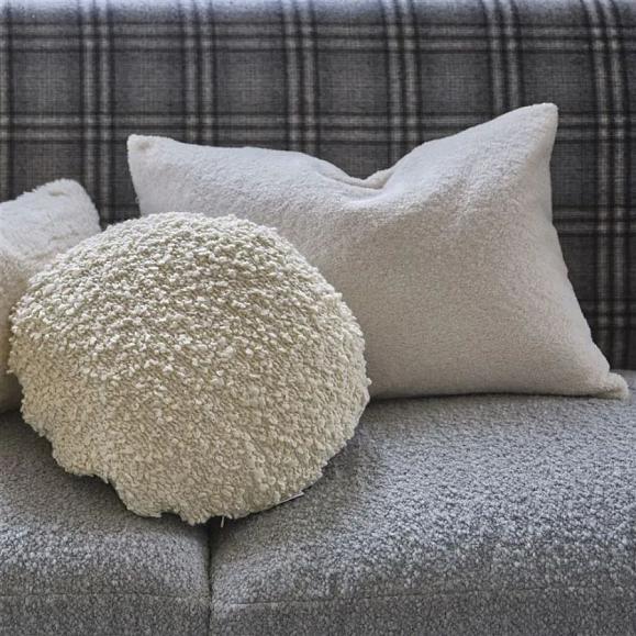 Подушка CCDG1294, Polwarth, Chalk, Designers Guild 60x45см