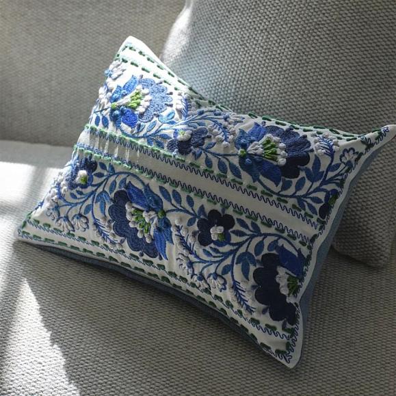 Подушка CCDG1592, Enamel Flower Embroidered Cotton, Indigo, Designers Guild 40 x 30см