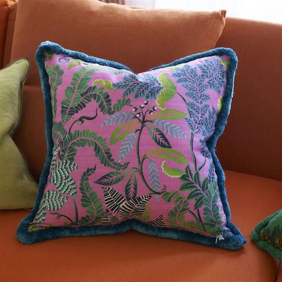 Подушка CCDG1467, Brocart Decoratif Embroidered, Cerise, Designers Guild 50 x 50см